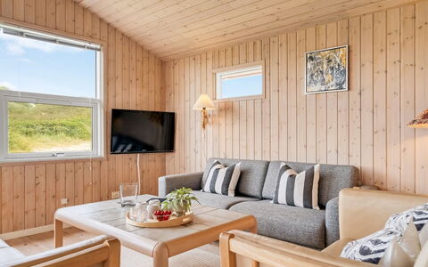Dolma - 75M from the Sea: Huis, Huis, Deur, Dak, Verblijf, Landgoed, Tuin, Schaduw, Siding, Werf