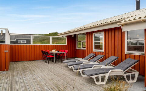 Dolma - 75M from the Sea: Huis, Huis, Deur, Dak, Verblijf, Landgoed, Tuin, Schaduw, Siding, Werf