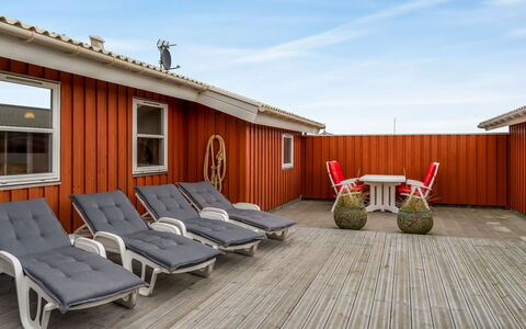 Dolma - 75M from the Sea: Huis, Huis, Deur, Dak, Verblijf, Landgoed, Tuin, Schaduw, Siding, Werf