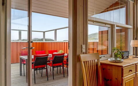 Dolma - 75M from the Sea: Huis, Huis, Deur, Dak, Verblijf, Landgoed, Tuin, Schaduw, Siding, Werf