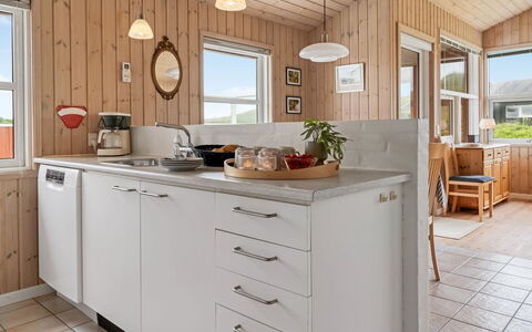Dolma - 75M from the Sea: Huis, Huis, Deur, Dak, Verblijf, Landgoed, Tuin, Schaduw, Siding, Werf
