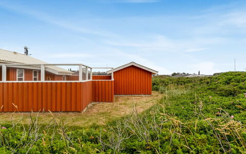 Dolma - 75M from the Sea: Huis, Huis, Deur, Dak, Verblijf, Landgoed, Tuin, Schaduw, Siding, Werf