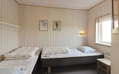 Åmunde - 150M from the Sea: Bed, Hout, Slaapkamer, Verdieping, Laken, Flooring, Interieur Ontwerp, Bedding, Meubilair, Plafond