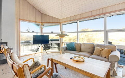 Åmunde - 150M from the Sea: Meubilair, Interieur Ontwerp, Flooring, Verdieping, Hout, Bankstel, Plafond, Woonkamer, Kamer, Stoel