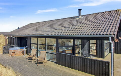 Åmunde - 150M from the Sea: Hout, Dak, Deur, Verblijf, Huis, Siding, Veranda, Hardwood, Dek, Schaduw