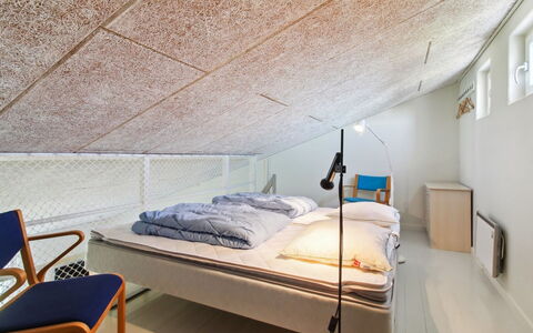 Eydis - 150M from the Sea: Interieur Ontwerp, Plafond, Flooring, Verdieping, Meubilair, Verlichting, Slaapkamer, Kamer, Lichte Inrichting, Bed