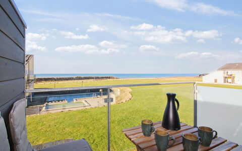 Eydis - 150M from the Sea: Blauw, Zee, Oceaan, Kust, Strand, Plank