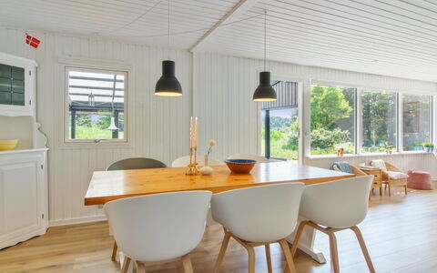 Herma - 300M from the Sea: Flooring, Hout, Interieur Ontwerp, Meubilair, Plafond, Verdieping, Lichte Inrichting, Keuken En Eettafel, Eetkamer, Huis
