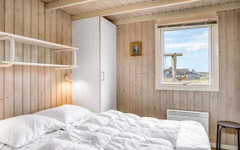 Anne - 100M from the Sea: Hout, Slaapkamer, Bed, Laken, Bedding, Bed Frame, Plank, Hardwood, Beits, Linens