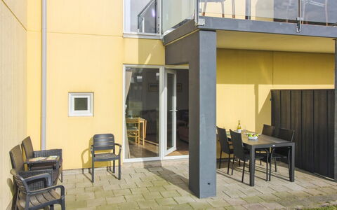 Kauko - 150M from the Sea: Flooring, Verdieping, Deur, Stoel, Schaduw, Beits, Glas, Kamerplant, Balkon, Bloempot