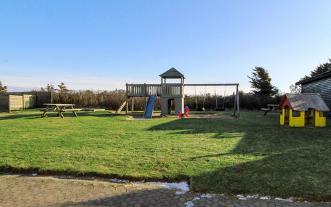 Cariba - 150M from the Sea: Vegetation, Struik, De Lente, Verblijf, Tuin, Schaduw, Backyard, Werf, Stoel