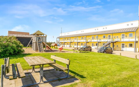 Helke - 150M from the Sea: Verblijf, Huis, Huis, Dak, Veranda, Landgoed, Siding, Garden Gebouwen, Boerderij, Werf