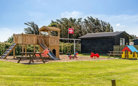 Alimpij - 150M from the Sea: Huis, Dak, Huis, Deur, Verblijf, Schaduw, Tuin, Groundcover, Veranda, Werf