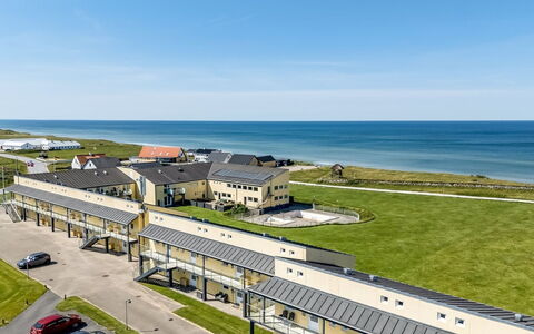 Alimpij - 150M from the Sea: Huis, Dak, Huis, Deur, Verblijf, Schaduw, Tuin, Groundcover, Veranda, Werf