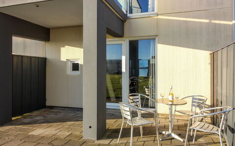 Alimpij - 150M from the Sea: Huis, Dak, Huis, Deur, Verblijf, Schaduw, Tuin, Groundcover, Veranda, Werf