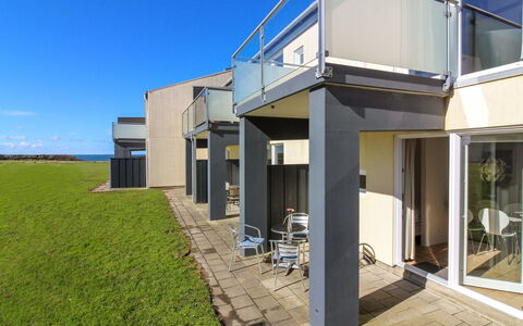 Alimpij - 150M from the Sea: Huis, Dak, Huis, Deur, Verblijf, Schaduw, Tuin, Groundcover, Veranda, Werf