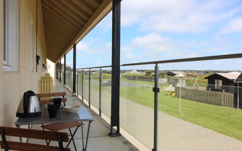 Tomte - 70M from the Sea: Metaal, Hek, Schaduw, Ijzer, Leuning, Balkon, Daylighting, Staal, Dek