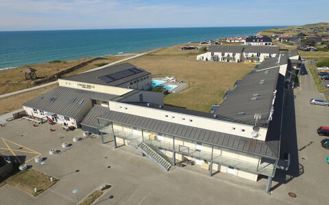 Tomte - 70M from the Sea: Land Lot, Dak, Plain, Parking, Rust Gebied, Luchtfotografie, Parkeerplaats
