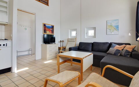 Tomte - 70M from the Sea: Meubilair, Interieur Ontwerp, Flooring, Verdieping, Hout, Plafond, Kamer, Bankstel, Appartement, Woonkamer