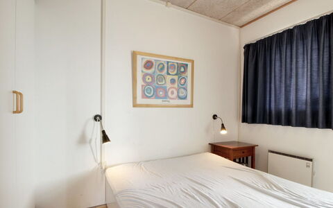 Tomte - 70M from the Sea: Muur, Interieur Ontwerp, Plafond, Meubilair, Flooring, Kamer, Verdieping, Verlichting, Bed, Slaapkamer