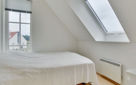Adrian - 200M from the Sea: Interieur Ontwerp, Hout, Flooring, Plafond, Verdieping, Slaapkamer, Huis, Verlichting, Bed, Kamer