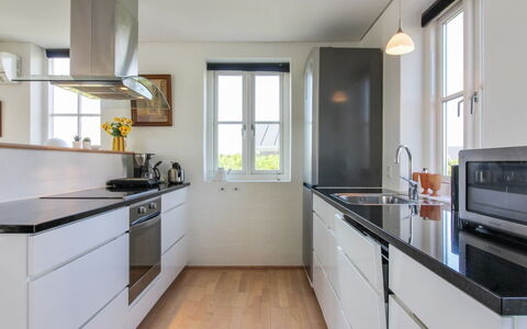 Adrian - 200M from the Sea: Keuken, Countertop, Toestel Van De Keuken, Cabinetry, Flooring, Interieur Ontwerp, Hout, Verdieping, Major Appliance, Meubilair