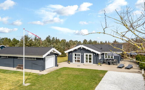 Mathy - 900M from the Sea: Verblijf, Landgoed, Schaduw, Siding, Garden Gebouwen