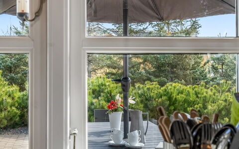 Mathy - 900M from the Sea: Meubilair, Stoel, Bloempot, Keuken En Eettafel, Buitenmeubels, Glas, Kamerplant, Buitentafel, Schaduw, Patio