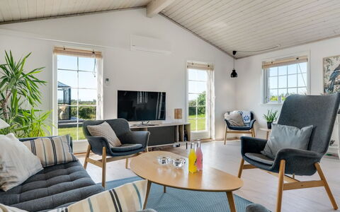 Mata - 700M from the Sea: Huis, Huis, Dak, Woongebied, Verblijf, Landgoed, Boerderij, Gazon, Landscaping, Siding