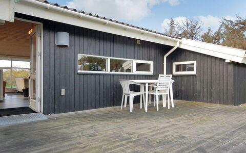 Gesine - 900M from the Sea: Hout, Siding, Huis, Samengesteld Materiaal, Deur, Plank, Hardwood, Verblijf, Beits, Schaduw