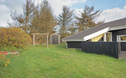 Gesine - 900M from the Sea: Gras, Dak, Land Lot, Verblijf, Landelijk Gebied, Gazon, Schaduw, Groundcover, Backyard, Tuin
