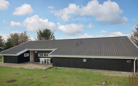 Gesine - 900M from the Sea: Dak, Huis, Verblijf, Huis, Siding, Schuur, Schaduw, Werf, Landgoed, Gazon