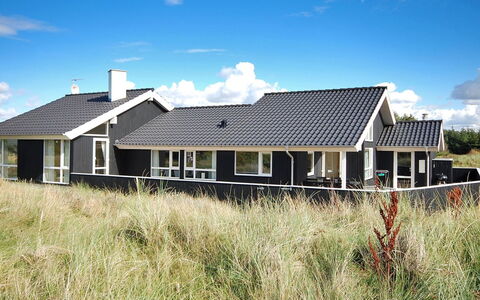 Huno - 400M from the Sea: Zwembad, Buitenmeubels, Meubilair, Toevlucht, Flagstone, Eco Hotel, Schaduw, Stoel, Vrije Tijd, Landgoed