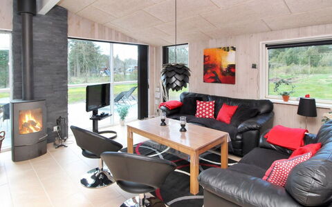 Micaela - 650M from the Sea: Huis, Huis, Deur, Dak, Verblijf, Landgoed, Tuin, Schaduw, Siding, Werf