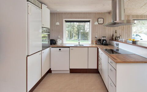 Micaela - 650M from the Sea: Huis, Huis, Deur, Dak, Verblijf, Landgoed, Tuin, Schaduw, Siding, Werf