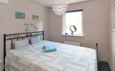 Micaela - 650M from the Sea: Huis, Huis, Deur, Dak, Verblijf, Landgoed, Tuin, Schaduw, Siding, Werf