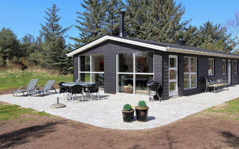 Micaela - 650M from the Sea: Huis, Huis, Deur, Dak, Verblijf, Landgoed, Tuin, Schaduw, Siding, Werf