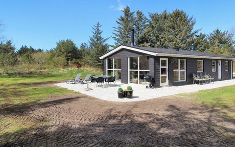 Micaela - 650M from the Sea: Huis, Huis, Deur, Dak, Verblijf, Landgoed, Tuin, Schaduw, Siding, Werf