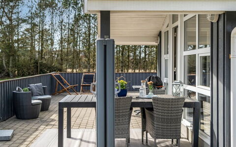 Richardine - 850M from the Sea: Plafond, Flooring, Interieur Ontwerp, Verdieping, Samengesteld Materiaal, Meubilair, Toevlucht, Hotel, Ontwerp, Daylighting
