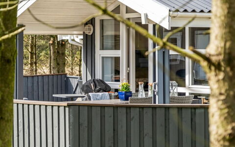 Richardine - 850M from the Sea: Plafond, Flooring, Interieur Ontwerp, Verdieping, Samengesteld Materiaal, Meubilair, Toevlucht, Hotel, Ontwerp, Daylighting
