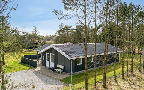 Richardine - 850M from the Sea: Verblijf, Huis, Huis, Dak, Veranda, Landgoed, Siding, Garden Gebouwen, Boerderij, Werf