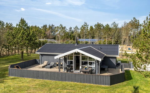 Richardine - 850M from the Sea: Plafond, Flooring, Interieur Ontwerp, Verdieping, Samengesteld Materiaal, Meubilair, Toevlucht, Hotel, Ontwerp, Daylighting
