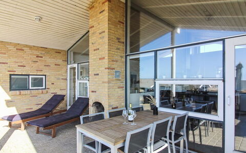 Judeth - 300M from the Sea: Meubilair, Interieur Ontwerp, Stoel, Flooring, Tafel, Toevlucht, Verdieping, Plafond, Kamer, Eco Hotel