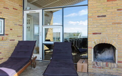 Judeth - 300M from the Sea: Meubilair, Interieur Ontwerp, Stoel, Flooring, Tafel, Toevlucht, Verdieping, Plafond, Kamer, Eco Hotel