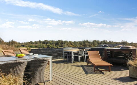 Judeth - 300M from the Sea: Meubilair, Interieur Ontwerp, Stoel, Flooring, Tafel, Toevlucht, Verdieping, Plafond, Kamer, Eco Hotel