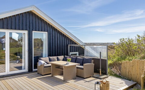 Doritea - 50M from the Sea: Verblijf, Huis, Huis, Dak, Veranda, Landgoed, Siding, Garden Gebouwen, Boerderij, Werf