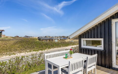 Doritea - 50M from the Sea: Verblijf, Huis, Huis, Dak, Veranda, Landgoed, Siding, Garden Gebouwen, Boerderij, Werf