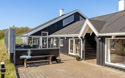 Doritea - 50M from the Sea: Verblijf, Huis, Huis, Dak, Veranda, Landgoed, Siding, Garden Gebouwen, Boerderij, Werf