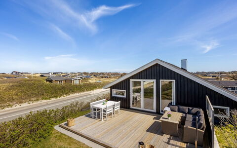 Doritea - 50M from the Sea: Verblijf, Huis, Huis, Dak, Veranda, Landgoed, Siding, Garden Gebouwen, Boerderij, Werf