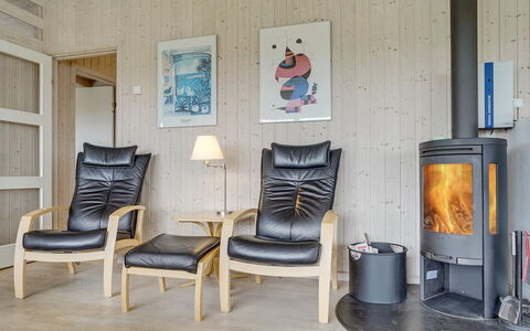 Joella - 200M from the Sea: Meubilair, Flooring, Hout, Interieur Ontwerp, Verdieping, Kamer, Stoel, Woonkamer, Beits, Houten Vloer